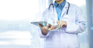 Hasta verileri için yapay zekanın uygulanması doktorlara idari görevleri düzene sokma, evrak işlerini azaltma ve genel hasta bakımını iyileştirme olanağı sağlıyor
