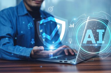 Bir işadamı potansiyel tehditleri tespit etmek ve siber saldırıları önlemek için yapay zekayı kullanır ve hassas bilgilerin güvende kalmasını sağlar..