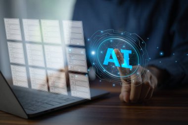 Verimliliği artıran ve karmaşık görevleri otomatik hale getiren yenilikçi yazılım çözümleri geliştirmek için yapay zeka teknolojisi kullanan programcı.