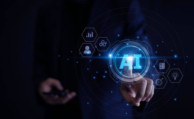 İş adamı yapay zeka kullanımını sembolize ederek yapay zekanın veri odaklı karar verme mekanizması, gelişmiş analitikler ve teknolojik yenilik modern iş dünyası ile etkileşime geçiyor..