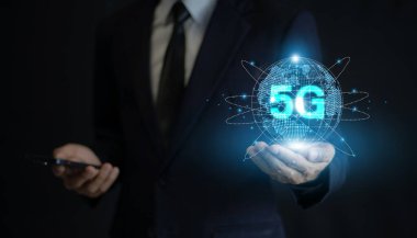 İleriyi düşünen bir iş adamı olarak, 5G teknolojisini büyüme için anahtar bir araç olarak görüyor. 5G 'yi kucaklayarak, şirketlerin iletişimi geliştirebileceğine, verimliliği artırabileceğine, yeni fırsatların kilidini açabileceğine inanıyor..