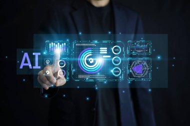 AI güdümlü iş çözümleri veri analizlerini geliştirir, karar verme mekanizmasını optimize eder ve daha akıllı ve verimli operasyonlar için güvenliği artırır.