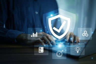 AI teknolojisiyle güvenli ağ sistem arayüzü izleme ve dijital çalışma alanındaki hassas iş bilgilerini koruma