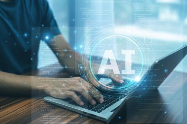 Bir programcı, kullanıcı deneyimlerini otomatikleştiren ve performansı artıran akıllı uygulamalar geliştirmek için yapay zeka teknolojisi kullanır