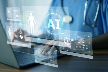 Doktor, modern dijital hastanelerde daha iyi sağlık çözümleri için bir dizüstü bilgisayardaki tıbbi verileri analiz etmek için yapay zeka teknolojisini kullanıyor.