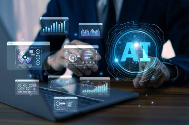 İşadamı, piyasa eğilimlerini ortaya çıkarmak ve stratejileri optimize etmek için iş dünyası için yapay zeka veri analizi kullandı.