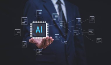 Verimliliği, verimliliği ve rekabetçi avantajı artırmak için bilgi teknolojisi çözümleri elinde tutan iş adamı.