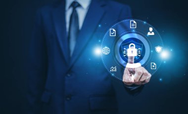 Piyasa eğilimlerini analiz etmek ve yenilikçi iş stratejilerini yönlendirmek için bilgi teknolojisi cihazları tutan bir işadamı.