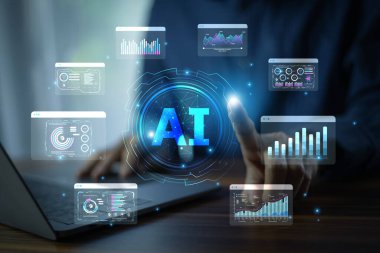 İşadamı gelecekteki talepleri tahmin etmek ve riskleri yönetmek için yapay zeka veri analizi kullanıyor.