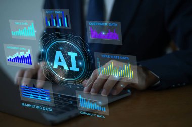 İş adamı, satış performansını izlemek, müşteri hedeflemesini iyileştirmek ve daha yüksek dönüşümler için pazarlama kampanyalarını kişiselleştirmek için teknoloji yapay zeka veri analizi kullanıyor..