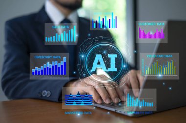 İşadamı kaynak yönetimini geliştirmek ve operasyonel verimliliği artırmak için ekonomide yapay zeka uygular.