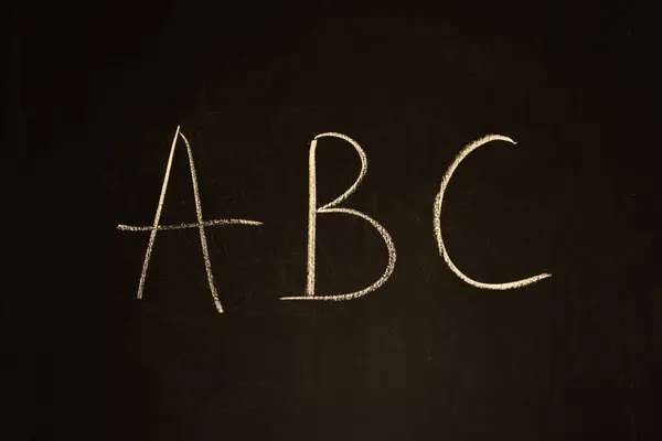 Kreidezeichnung Auf Einer Tafel Buchstaben Abc Auf Holzbrett Schulkreide Alphabet — Stockfoto