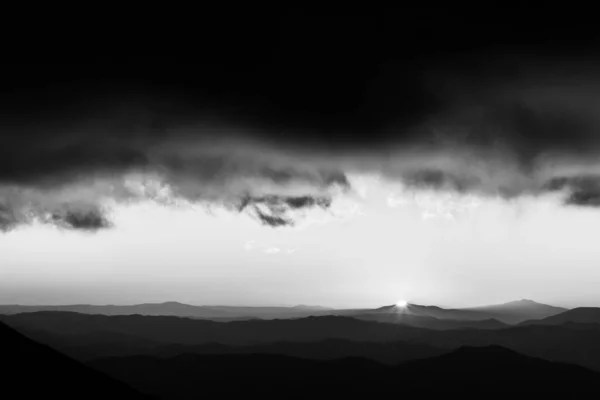 Západ Slunce Nad Horami Údolím — Stock fotografie
