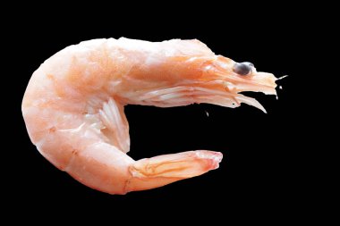 Taze ve lezzetli bir karides omurgasızlar güzel düzenlenmiş taze karidesler, buzdan bir yatağa dikkatlice yerleştirilmiş. Canlı pembe tonu ve narin dokusu ışığı yakalayıp tazeliğini ve okyanus tadını vurguluyor..