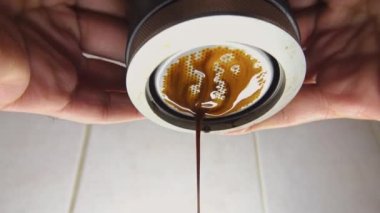 Taşınabilir kahve makinesi. Taşınabilir Espresso makineleri. Ev ya da ofisten uzakta lezzetli kahve yapmak için. Picopresso..
