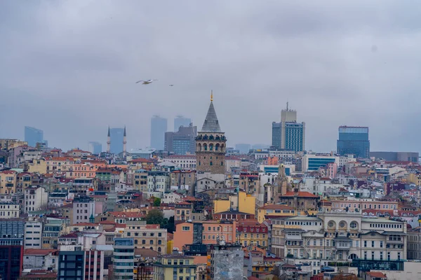 Станбул Туркей Декабрь 2022 Галатская Башня Туманном Утреннем Видео Галата — стоковое фото