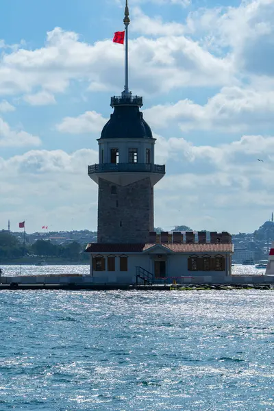 İstanbul 'daki Tarihi Bakireler Kulesi, İstanbul' un İkonik Osmanlı Tarihi Simgesi...