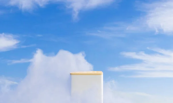 Bulutlu Gökyüzü Arkaplan Reklam Ekranlı Podyum Görüntüleme — Stok fotoğraf