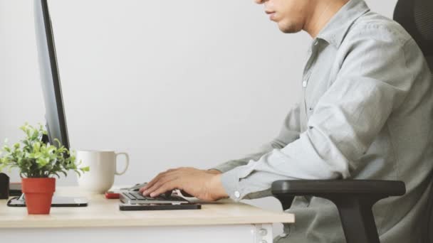 View Side Business People Hands Typing Keyboard Computer Desktop Recive — Vídeo de Stock