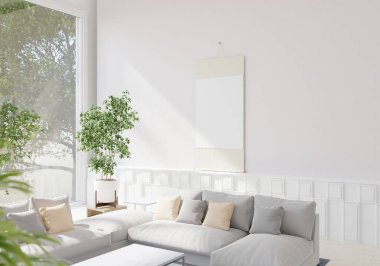 Dışarıdan gelen ışık odanın duvarındaki çerçeveye ve içerideki kanepeye çarptı. Sıcak bir atmosfer oluşturun..