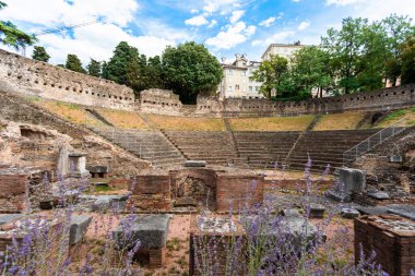 İtalya 'nın Trieste kentindeki antik Roma Tiyatrosu veya Teatro Romano.