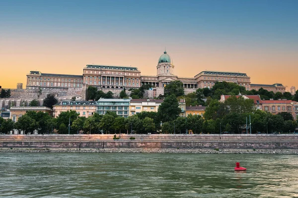 Palácio Real Budapeste Lado Rio Durante Uma Caminhada Barco Recreio — Fotografia de Stock