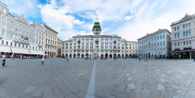 Trieste şehrinin ana meydanının büyük manzarası - İtalya Meydanı, İtalya