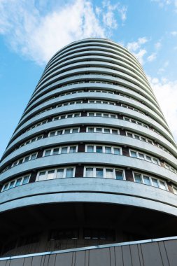 Modern mimari. Modüler mimari yapılar. Endüstri veya teknoloji motifi.