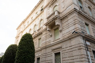 Triest, İtalya 'da Piazza della Borsa' daki Tarihi Binalar