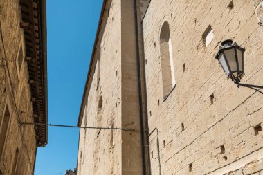 San Marino Cumhuriyeti, İtalya 'da bulunan San Marino şehrindeki yüksek taş duvarlar.