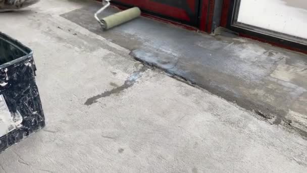 Construction Works Video Footage Priming Floor Surface Further Finishing Work — Stok video