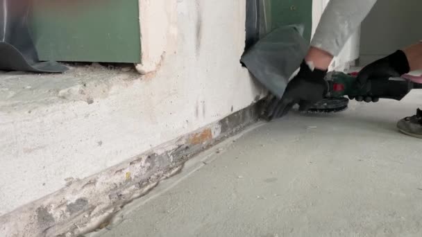 Construction Works Grinding Concrete Floor Cement Sand Screed Eliminate Irregularities — Vídeo de Stock