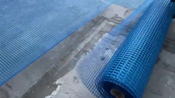 Video Footage Laying Reinforcing Nylon Mesh Floor Construction Works — Vídeo de stock