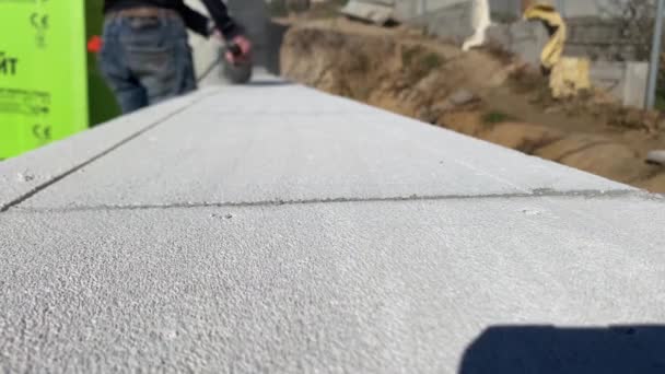 Video Footage Builder Cutting Foam Block Grinder Construction Site Reinforcement — 图库视频影像