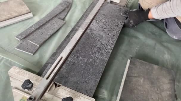 Video Footage Taking Measurements Further Cutting Tiles Using Diamond Cutter — 图库视频影像