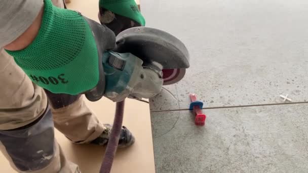 Video Footage Taking Measurements Further Cutting Tiles Using Diamond Cutter — Vídeo de stock