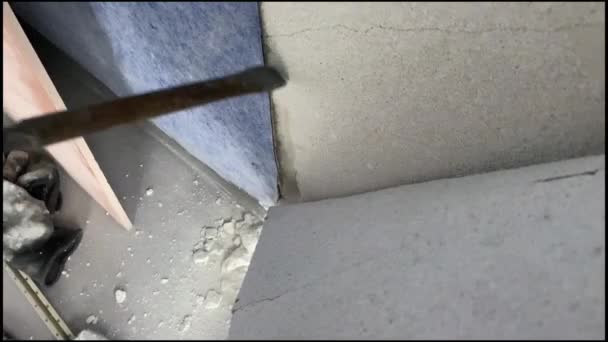 Builder Makes Hole Wall Laying Electrical Wires Performing Construction Work — Vídeo de stock