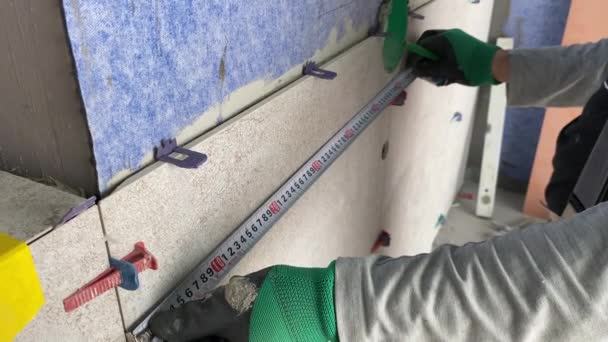 Video Footage Taking Measurements Further Cutting Tiles Using Diamond Cutter — Stock video
