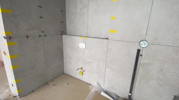 Tiling Work Video Footage Finished Wall Tiling Large Bathroom — Stockvideo