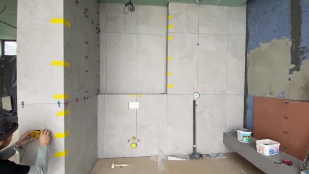 Tiling Work Video Footage Finished Wall Tiling Large Bathroom — Stockvideo