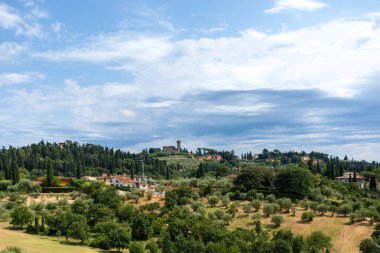 İtalya, Floransa 'daki Boboli Bahçeleri' ndeki Pitti Sarayı 'ndaki Porselen Müzesi' nin yanındaki terastan güzel bir panoramik manzara..