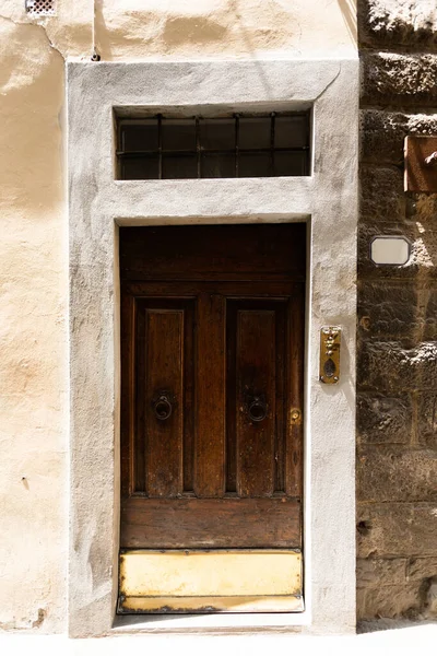 イタリア風の古いドア フィレンツェ イタリア トスカーナ州 — ストック写真