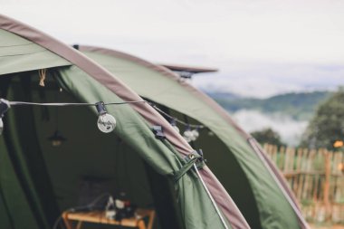 Kampta yakın çekim ışıkları var..