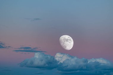 Soğuk kışın ilk uydusu 2023 'te çoklu maruz kalmayla gözlemlenen gerçekliği geliştiririz....