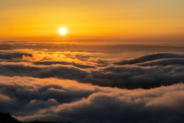 Güneş, İspanya 'nın Asturias dağlarında günbatımının kahramanıdır.!
