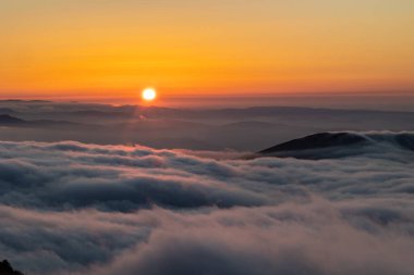 Güneş, İspanya 'nın Asturias dağlarında günbatımının kahramanıdır.!