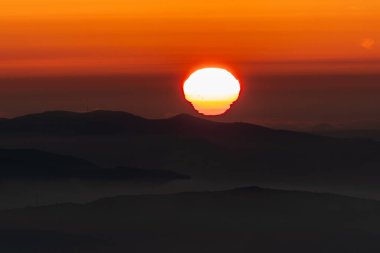 Güneş, İspanya 'nın Asturias dağlarında günbatımının kahramanıdır.!