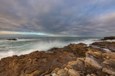 Cantabrian Denizi 'nin yanındaki doğada bir yürüyüş.! 