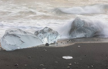 Benim sevgili İzlanda 'm, ve onun buzla oynayan elmas plajı.! 