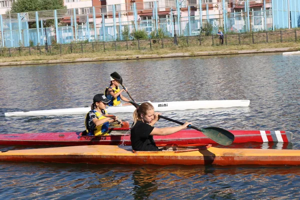 Girls Canoeing Wooden Canoe Competetion Astana — Stock Photo, Image